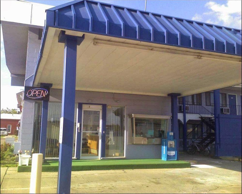 The Hastings Inn Salina Exterior photo